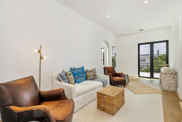 302 E Lakewood Road, West Palm Beach, FL 33405