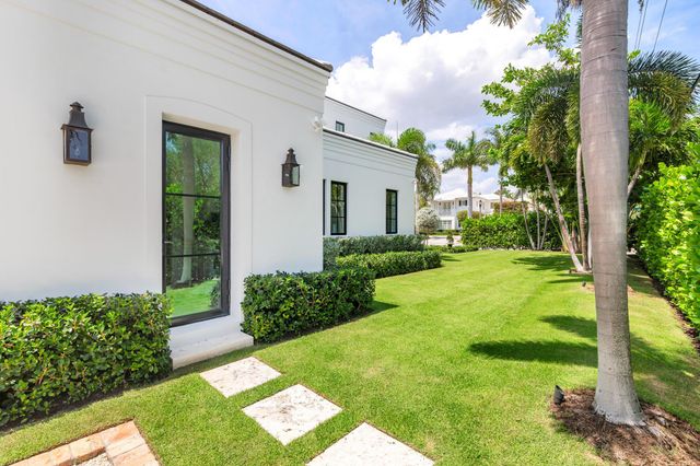 302 E Lakewood Road, West Palm Beach, FL 33405