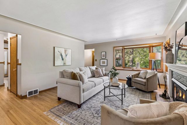 2911 W 54th Street, Minneapolis, MN 55410