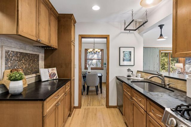 2911 W 54th Street, Minneapolis, MN 55410