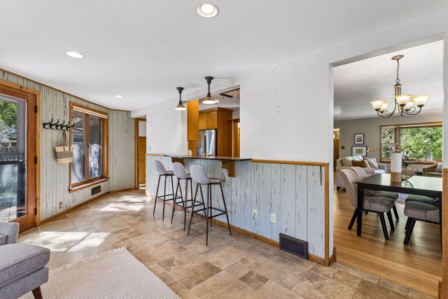 2911 W 54th Street, Minneapolis, MN 55410