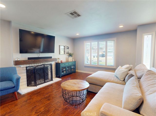 22332 Savona, Laguna Hills, CA 92653
