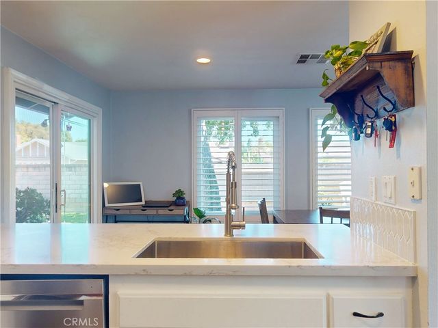 22332 Savona, Laguna Hills, CA 92653