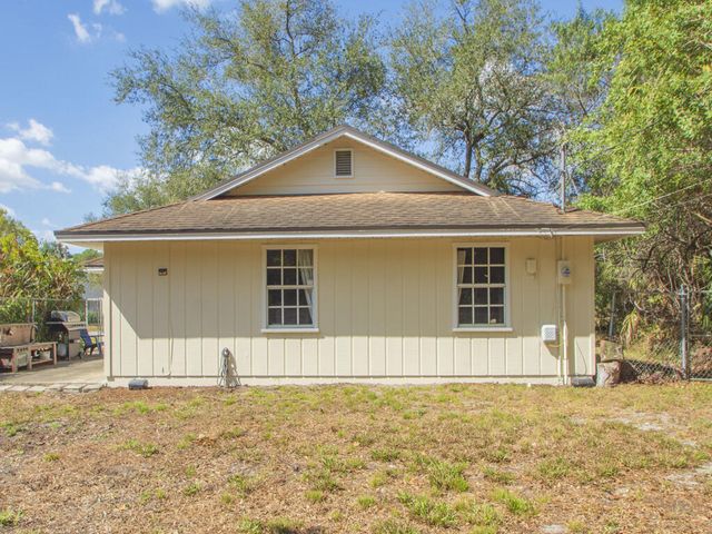 1304 32nd Avenue SW, Vero Beach, FL 32968