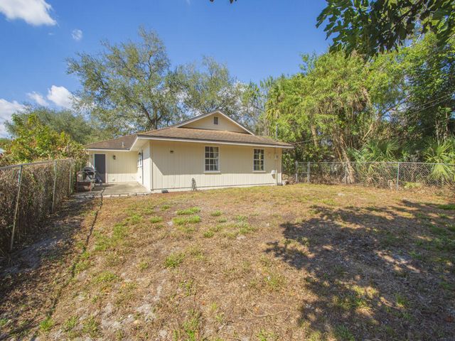 1304 32nd Avenue SW, Vero Beach, FL 32968