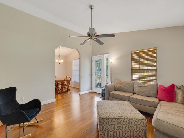 1304 32nd Avenue SW, Vero Beach, FL 32968