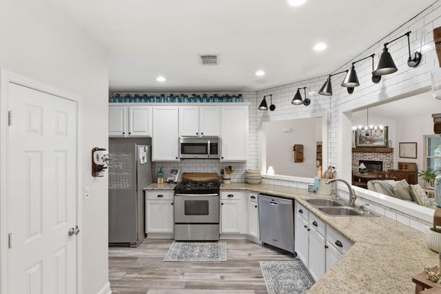 7622 Cypress Dr, Humble, TX 77396