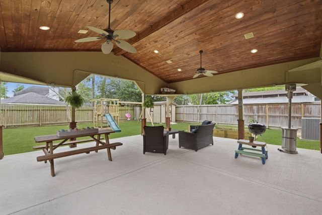 7622 Cypress Dr, Humble, TX 77396