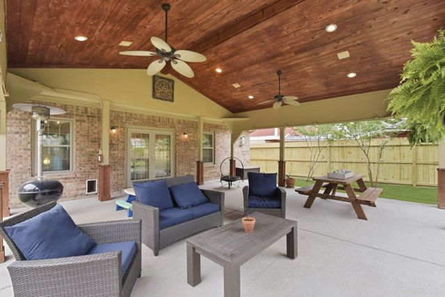 7622 Cypress Dr, Humble, TX 77396