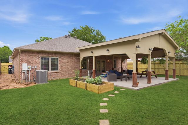 7622 Cypress Dr, Humble, TX 77396