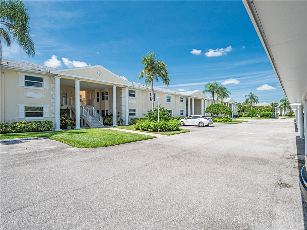 385 Grove Isle Circle 385, Vero Beach, FL 32962