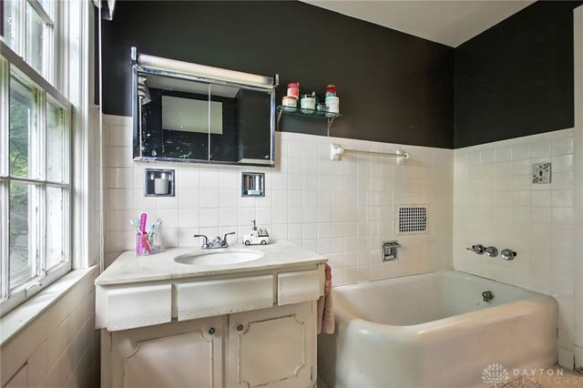 2201 E High Street, Springfield, OH 45505