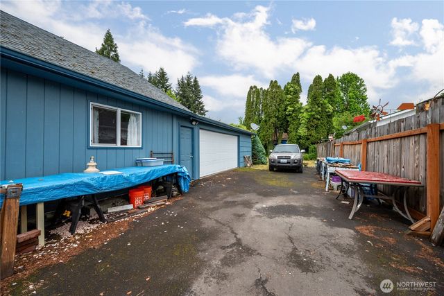 3324 Ocean Beach Highway, Longview, WA 98632