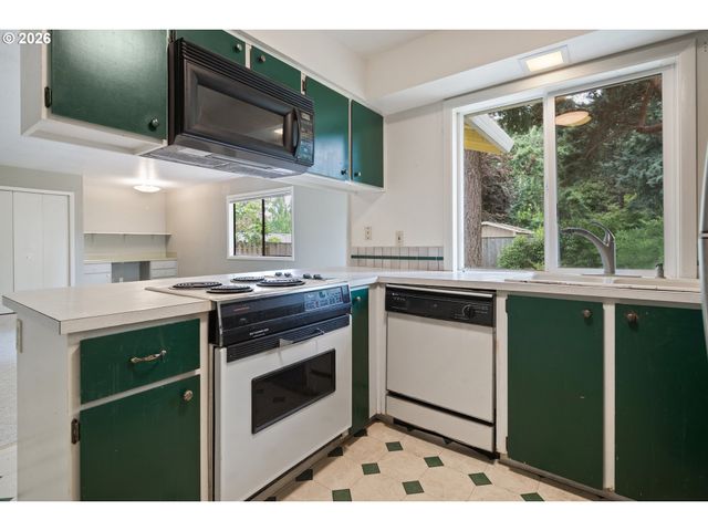 8355 Sw 133RD Ave, Beaverton, OR 97008