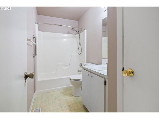 8355 Sw 133RD Ave, Beaverton, OR 97008