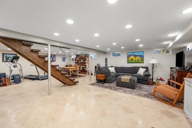1143 Beverly Place, Lake Forest, IL 60045