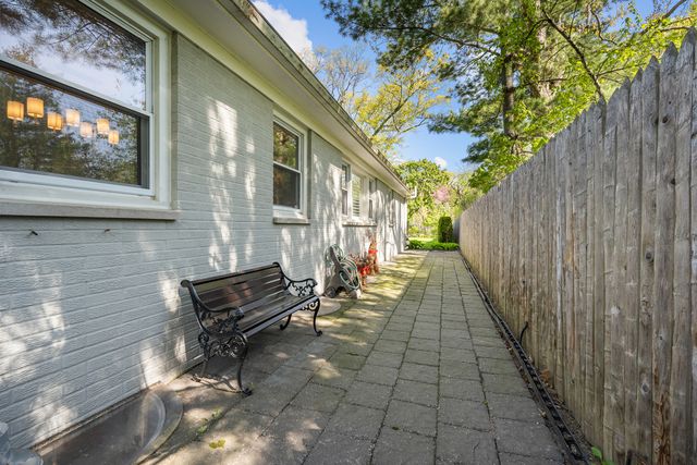 1143 Beverly Place, Lake Forest, IL 60045
