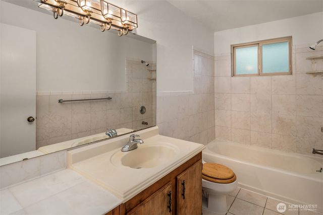 26915 Arden Court, Kent, WA 98032