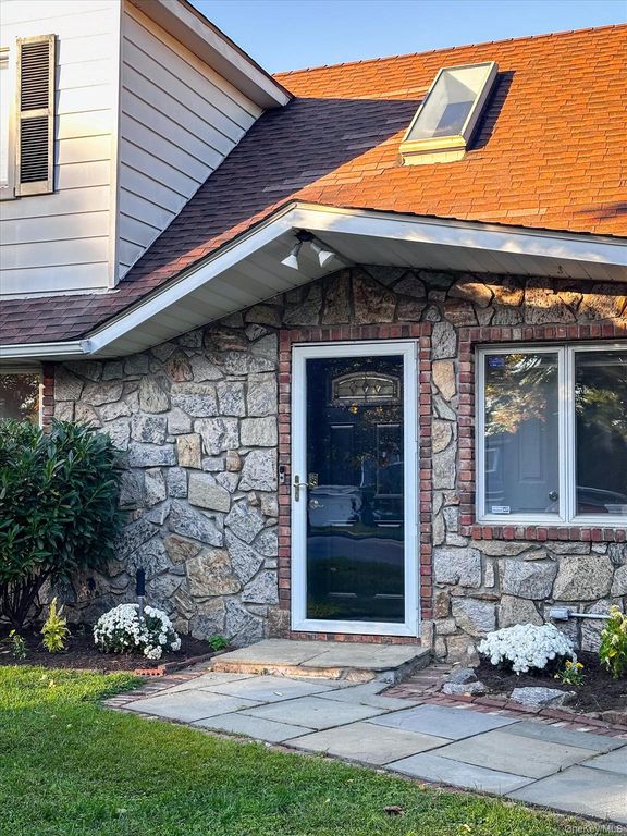 10 Bell Place, Rye Brook, NY 10573 — photo 2