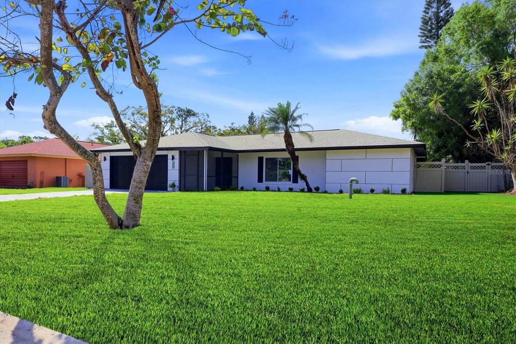 Image 2 of property listing at 2324 RIVERWOOD PINES DRIVE, Sarasota, FL 34231