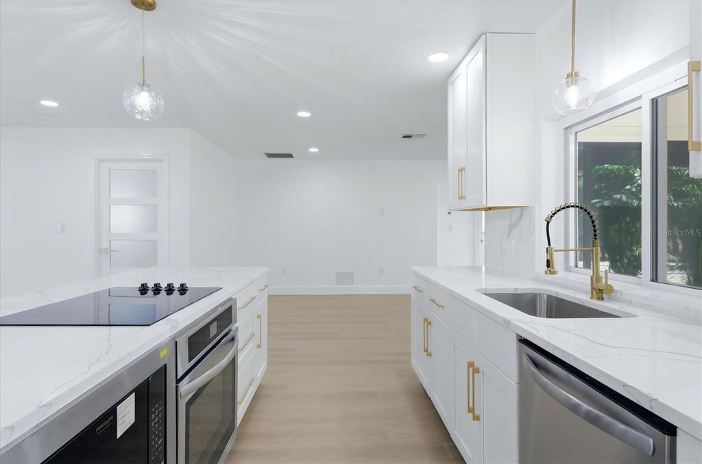 Image 13 of property listing at 2324 RIVERWOOD PINES DRIVE, Sarasota, FL 34231