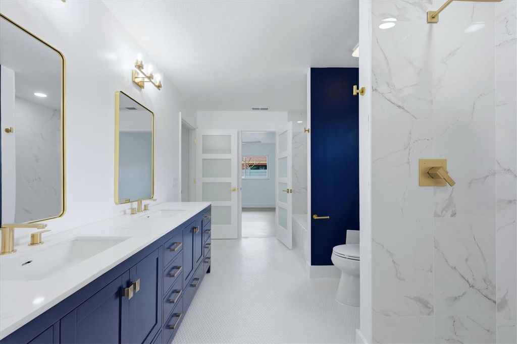 Image 23 of property listing at 2324 RIVERWOOD PINES DRIVE, Sarasota, FL 34231