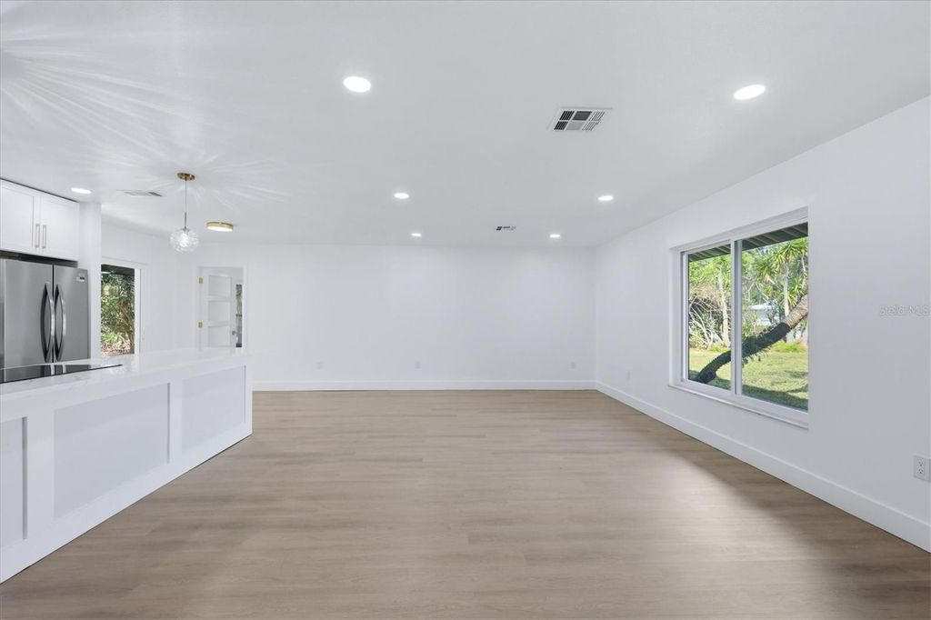 Image 4 of property listing at 2324 RIVERWOOD PINES DRIVE, Sarasota, FL 34231