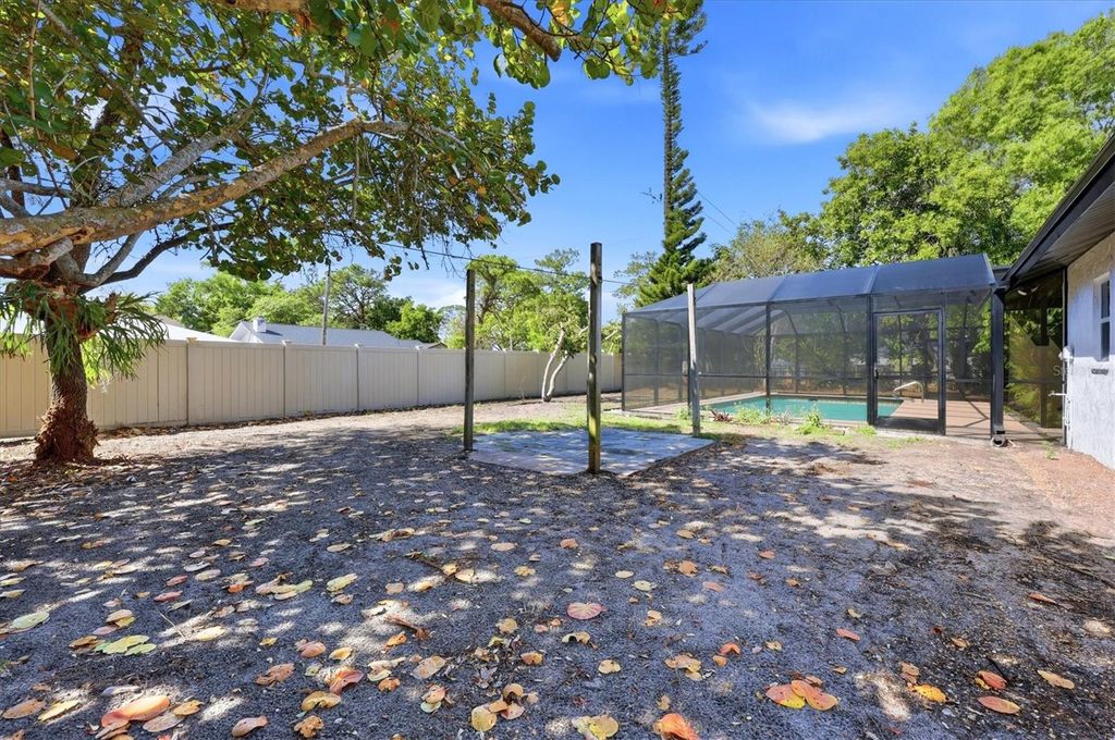 Image 33 of property listing at 2324 RIVERWOOD PINES DRIVE, Sarasota, FL 34231
