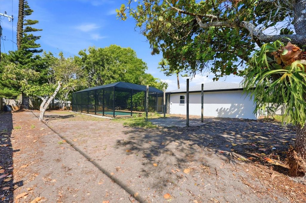 Image 34 of property listing at 2324 RIVERWOOD PINES DRIVE, Sarasota, FL 34231