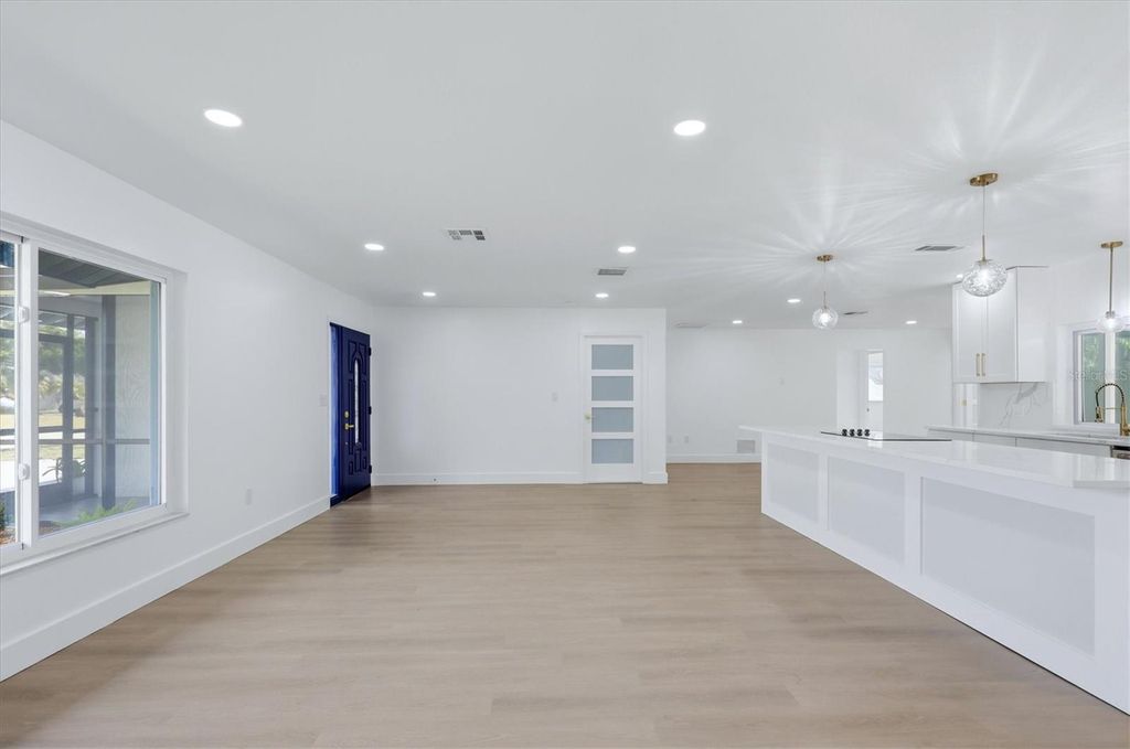 Image 6 of property listing at 2324 RIVERWOOD PINES DRIVE, Sarasota, FL 34231