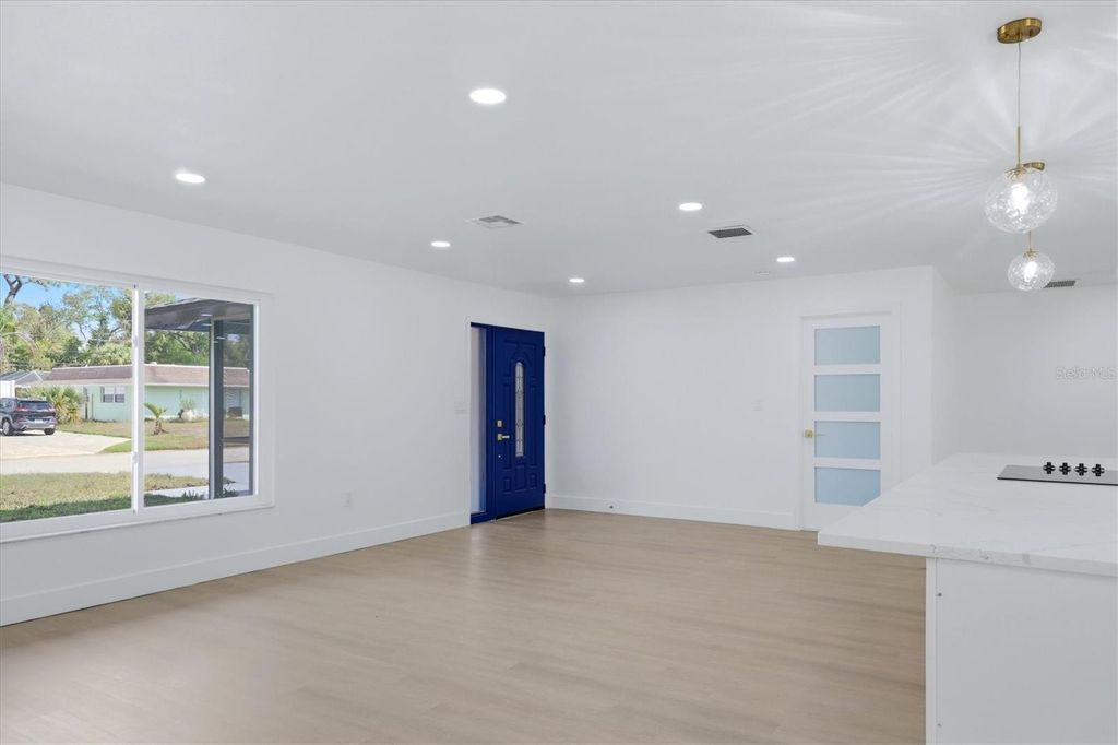 Image 7 of property listing at 2324 RIVERWOOD PINES DRIVE, Sarasota, FL 34231