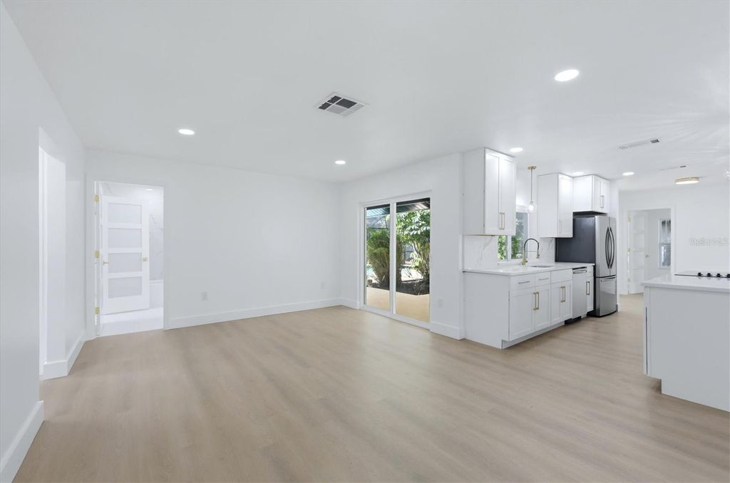 Image 8 of property listing at 2324 RIVERWOOD PINES DRIVE, Sarasota, FL 34231