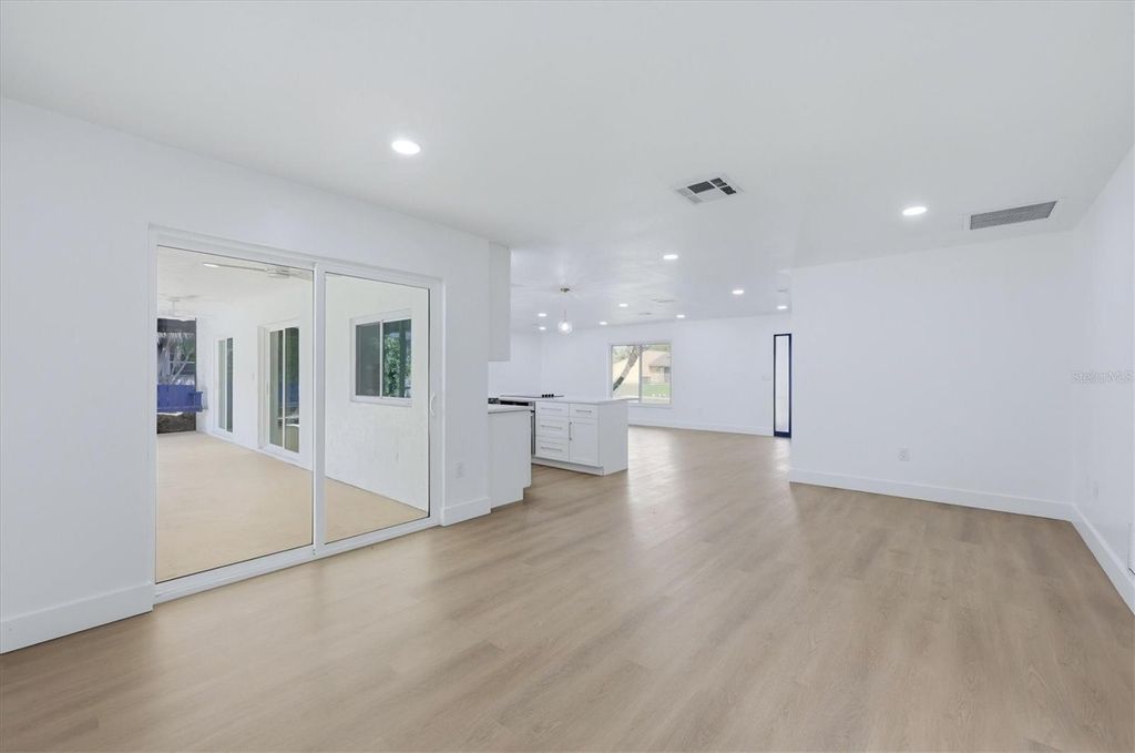 Image 10 of property listing at 2324 RIVERWOOD PINES DRIVE, Sarasota, FL 34231