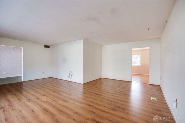 325 Beechgrove Drive, Englewood, OH 45322