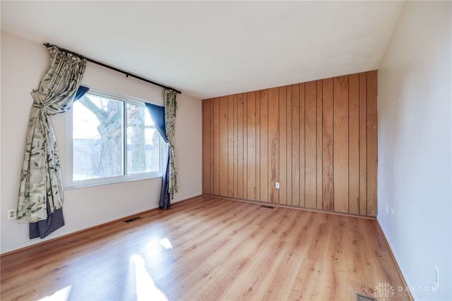 325 Beechgrove Drive, Englewood, OH 45322