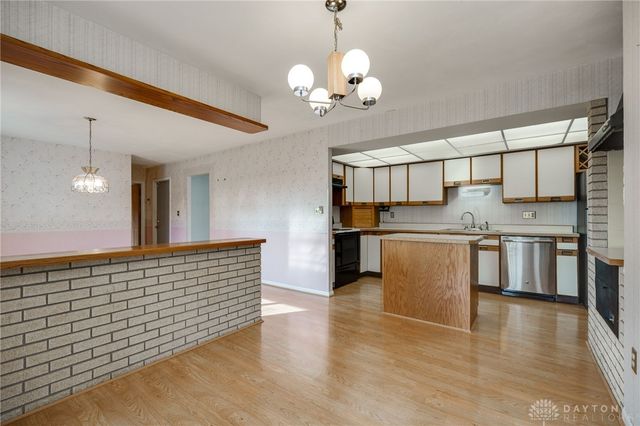 325 Beechgrove Drive, Englewood, OH 45322