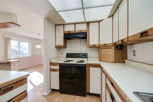 325 Beechgrove Drive, Englewood, OH 45322