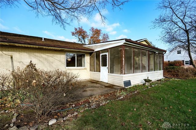 325 Beechgrove Drive, Englewood, OH 45322