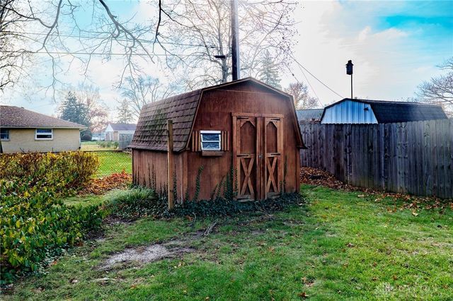 325 Beechgrove Drive, Englewood, OH 45322