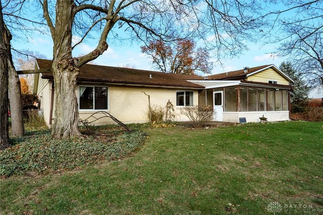 325 Beechgrove Drive, Englewood, OH 45322