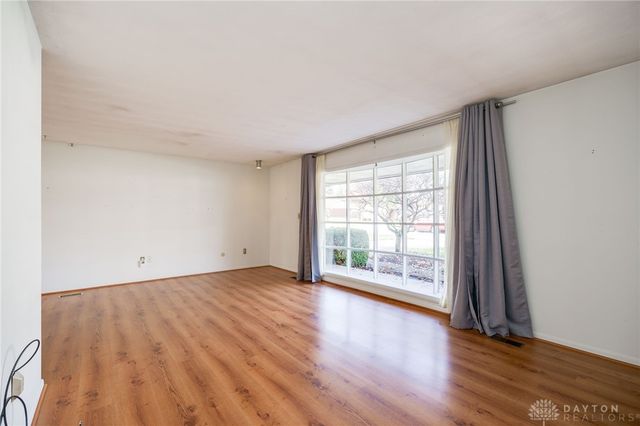 325 Beechgrove Drive, Englewood, OH 45322