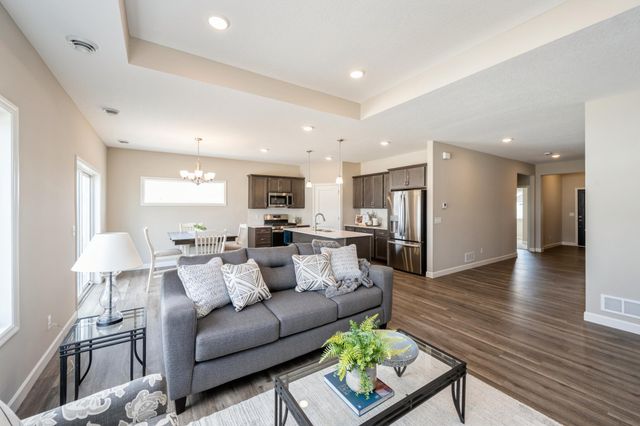 1423 Victory Lane NE, Isanti, MN 55040