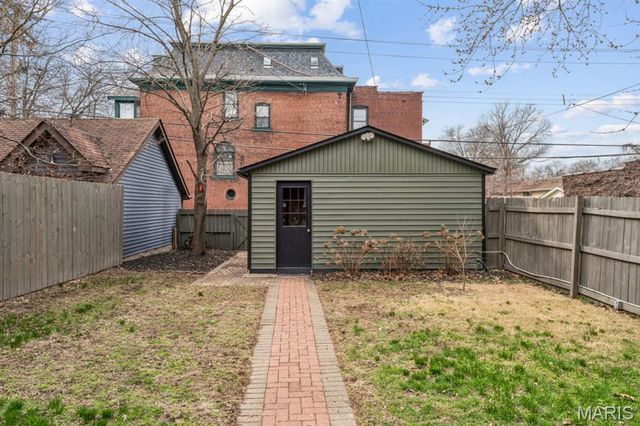 3904 Botanical Avenue, St Louis, MO 63110