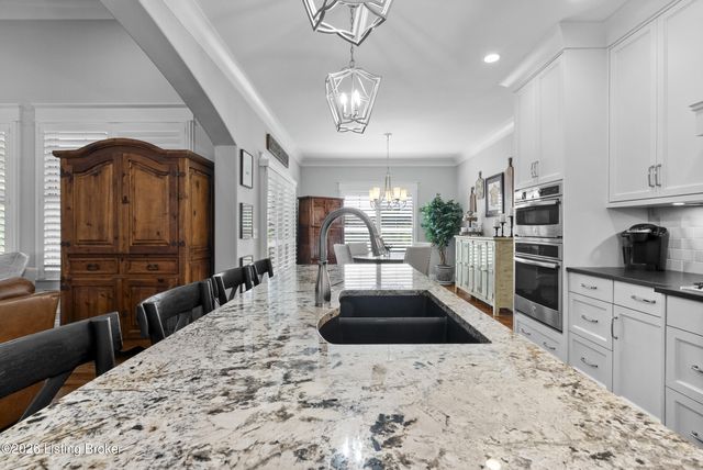 3504 Meadow Bluff Way, Louisville, KY 40245