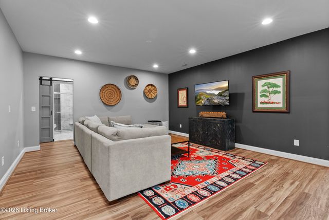 3504 Meadow Bluff Way, Louisville, KY 40245