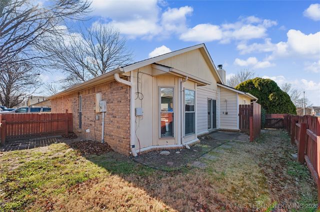 2717 S Narcissus Place, Broken Arrow, OK 74012