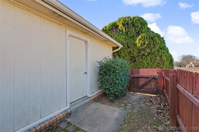 2717 S Narcissus Place, Broken Arrow, OK 74012