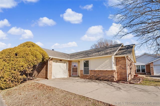 2717 S Narcissus Place, Broken Arrow, OK 74012