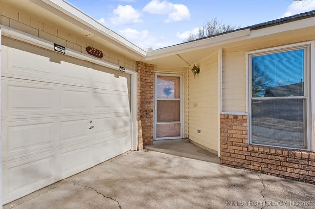 2717 S Narcissus Place, Broken Arrow, OK 74012