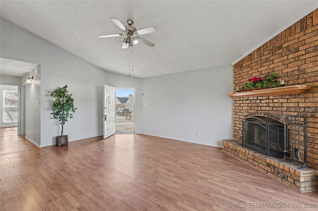 2717 S Narcissus Place, Broken Arrow, OK 74012